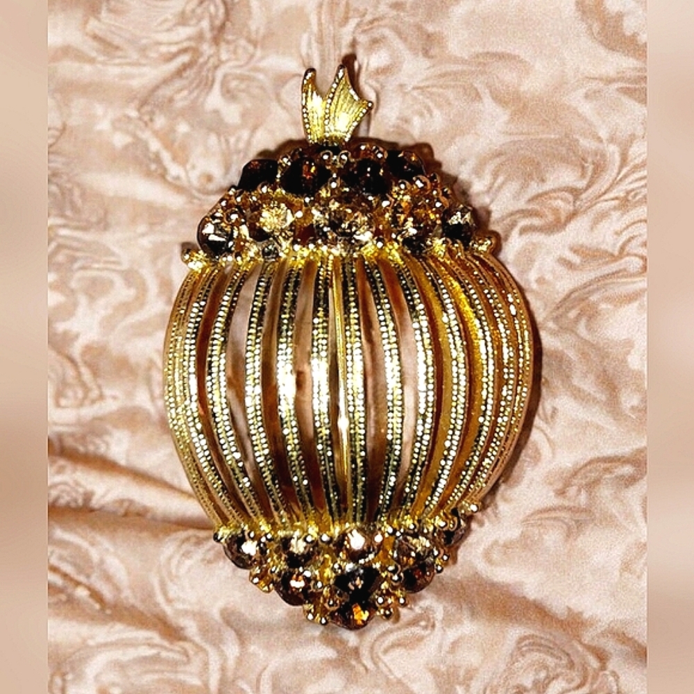 Lisner Gold Tone Brown Rhinestones Signed Brooch